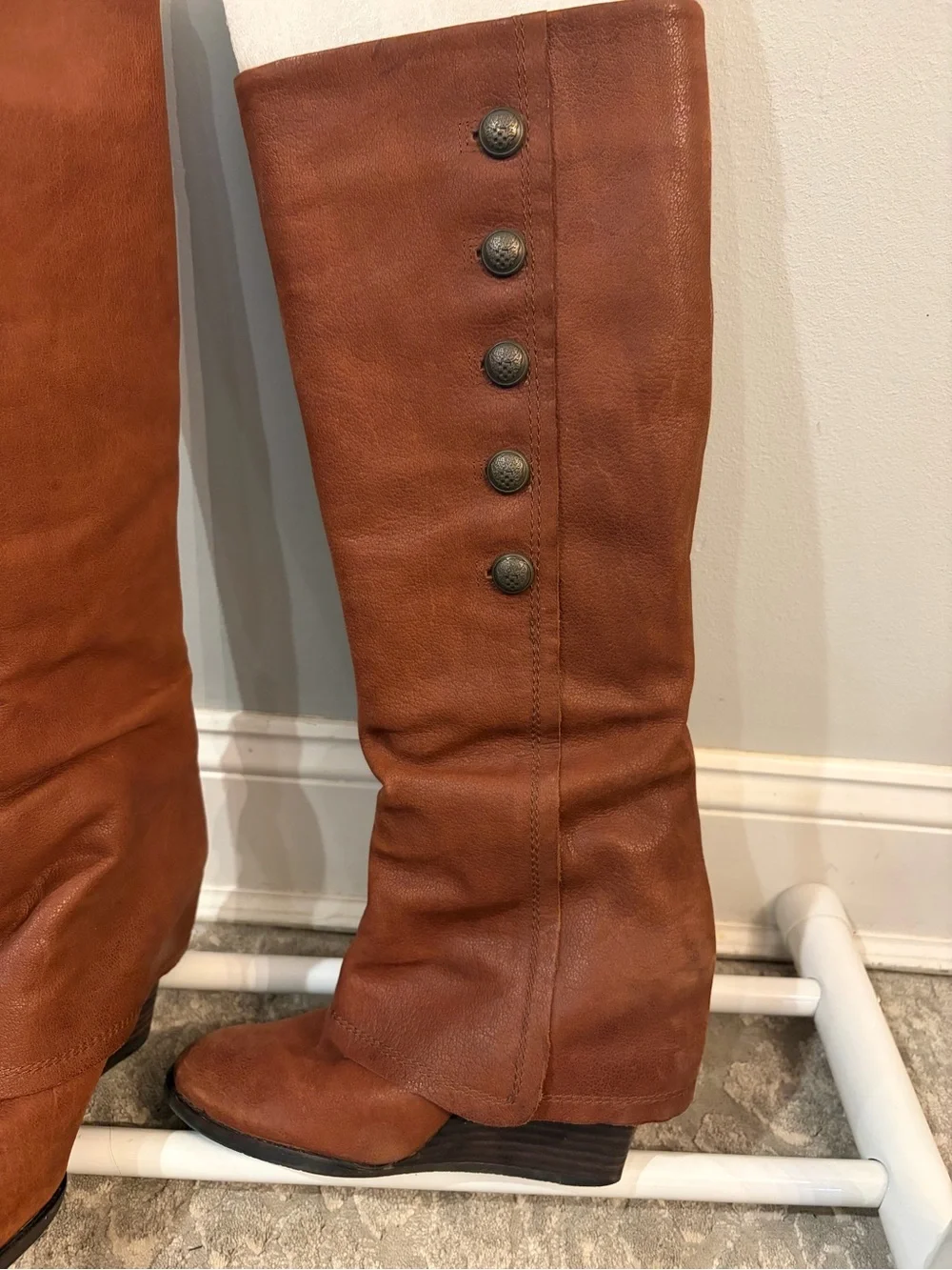Vince Camuto Brown Almay Leather Boots with Button Detail size 8.5